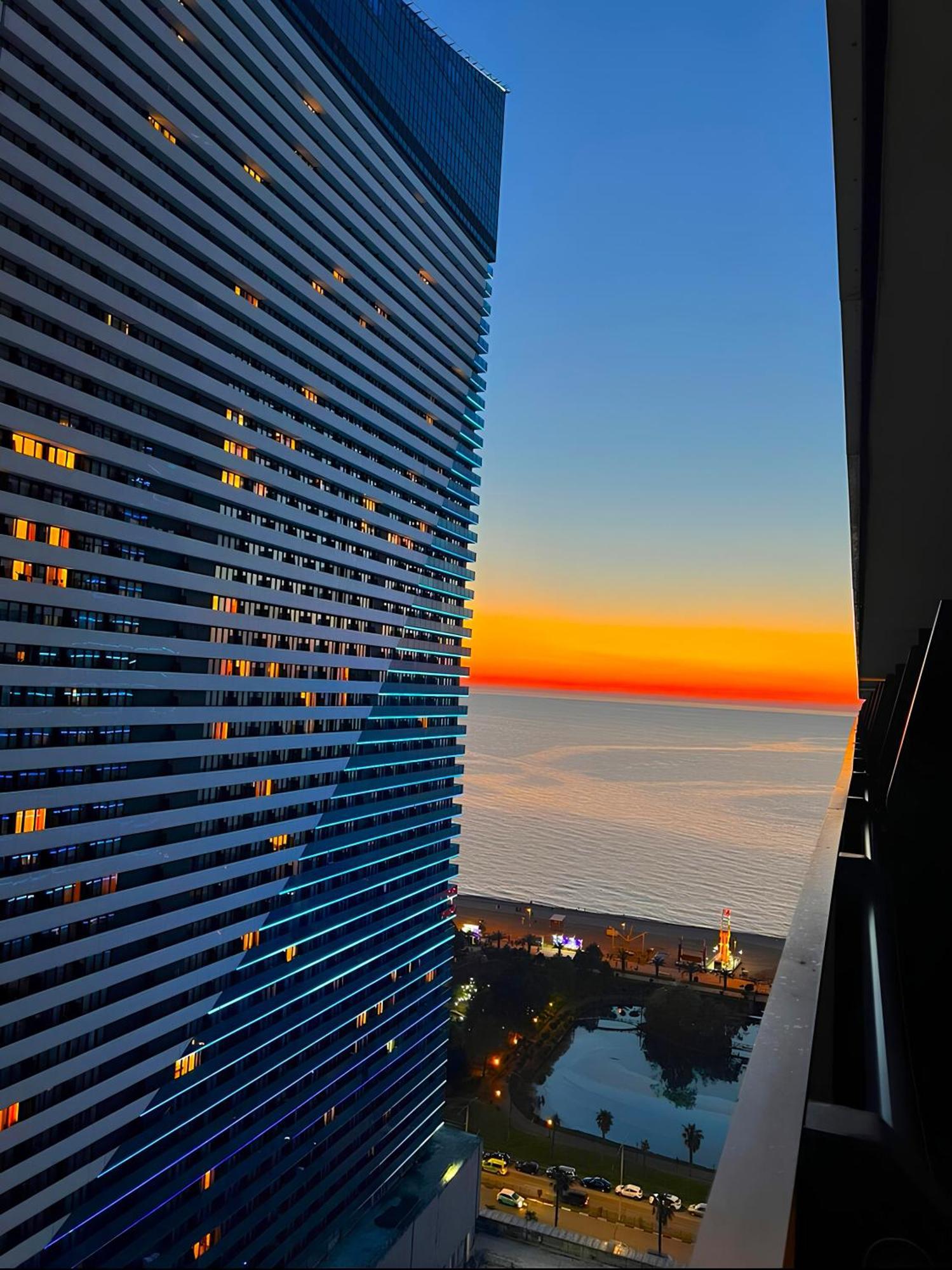 Orbi Panoramic Aparthotel Batumi Exterior foto